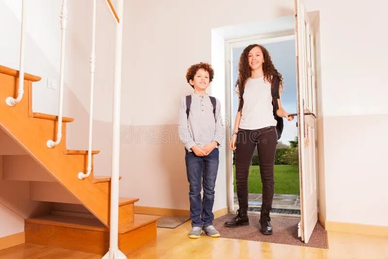 Дети вбегают в комнату. Брат и сестра пришли в новую школу. First-time home buyers. Walk at home картинки. Come home.