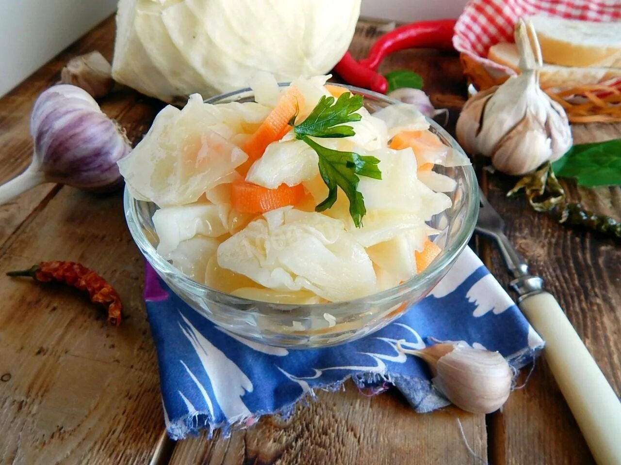 Капуста рецепт фото. Капуста кусками квашенна. Соленая капуста кусками. Маринованная капуста. Цветная капуста соленая.