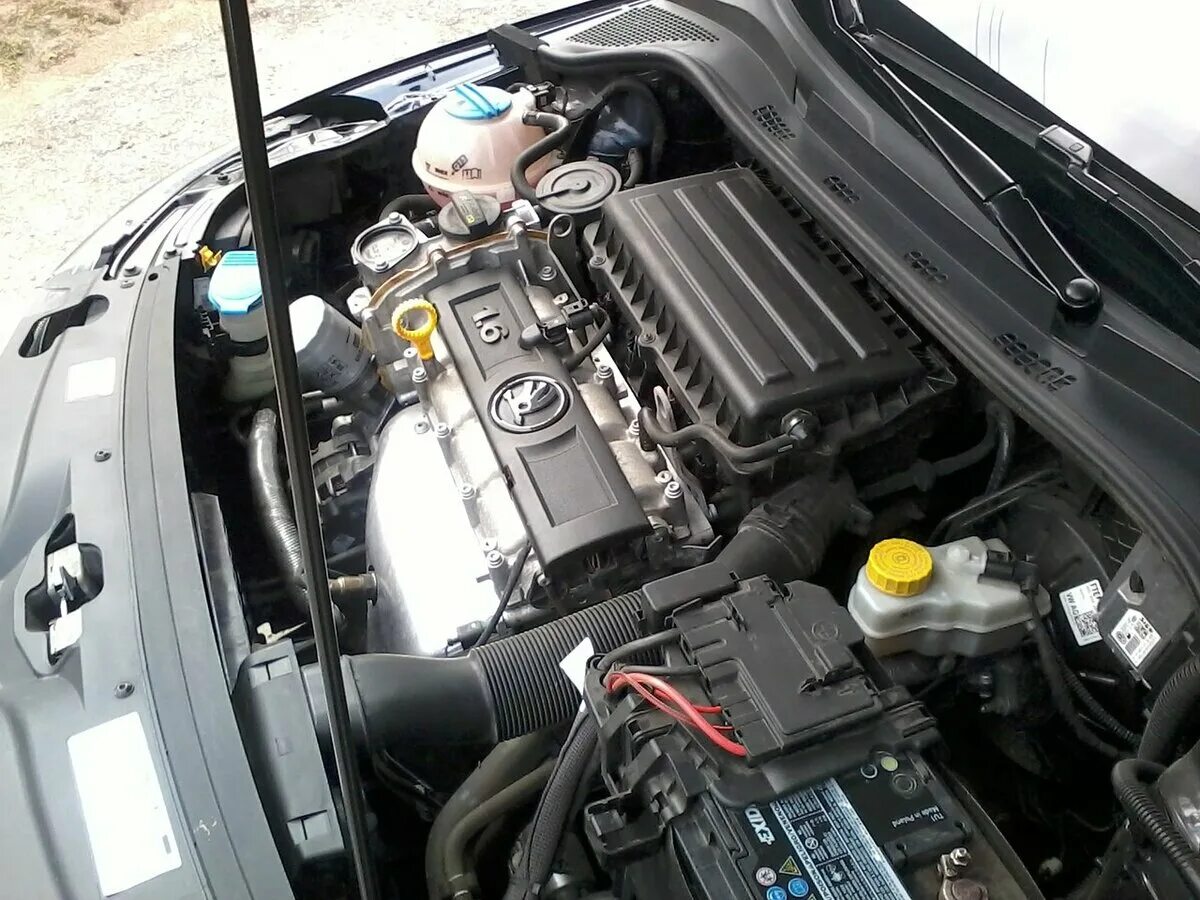 Шкода рапид 2019г 1. Skoda rapid 1 4 tsi. Объем двигателя шкода рапид. С. Двигатель mpi 1.