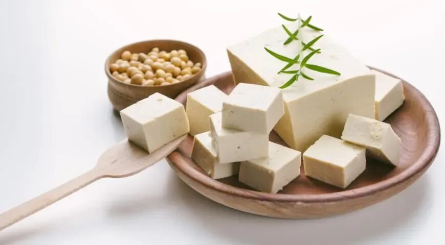 Можно ли сыр тофу в пост есть. Тофу соевый. кусочки тофу. постный сыр тофу.