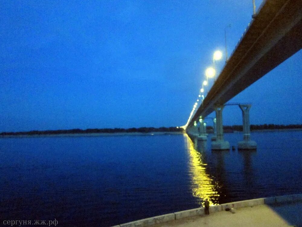 Мост в волгограде танцует видео. Мост Волгоград Краснослободск. Танцующий мост в Волгограде. Танцующий мост через Волгу в Краснослободск. Волгоград мост ночью.