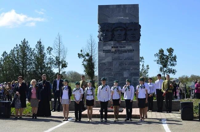 Погода в селе кировское крым. Кировское сельское поселение (Черноморский район). Село Кировское Черноморского района Крым. Село Кировское Крым Кировский район. Памятники села Кировское Черноморский.