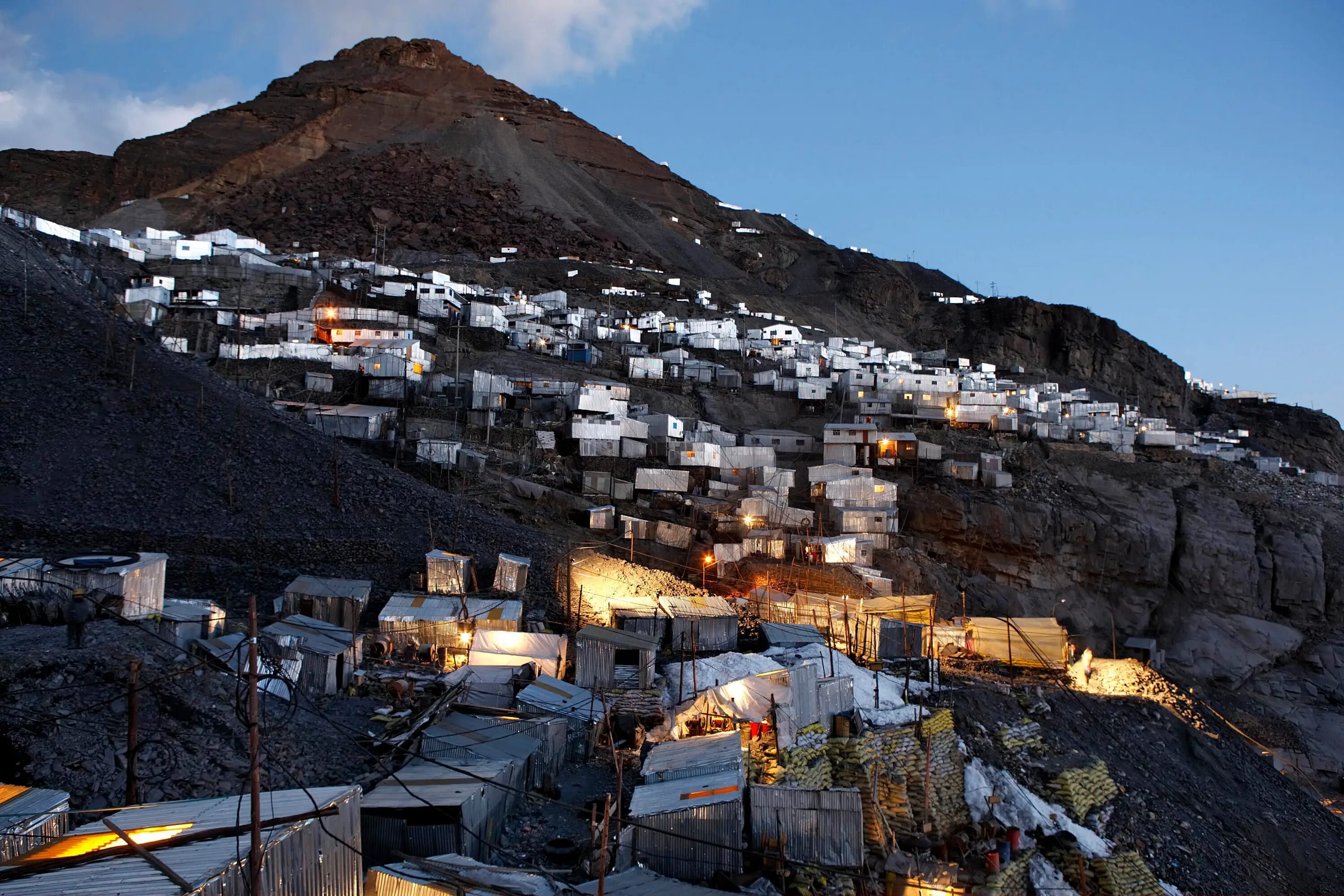 Самую высокогорную на земле. Самую высокогорную на земле. Город ла ринконада в перу. Ла-ринконада (перу, 5100 м). Национальный парк сагарматха непал.