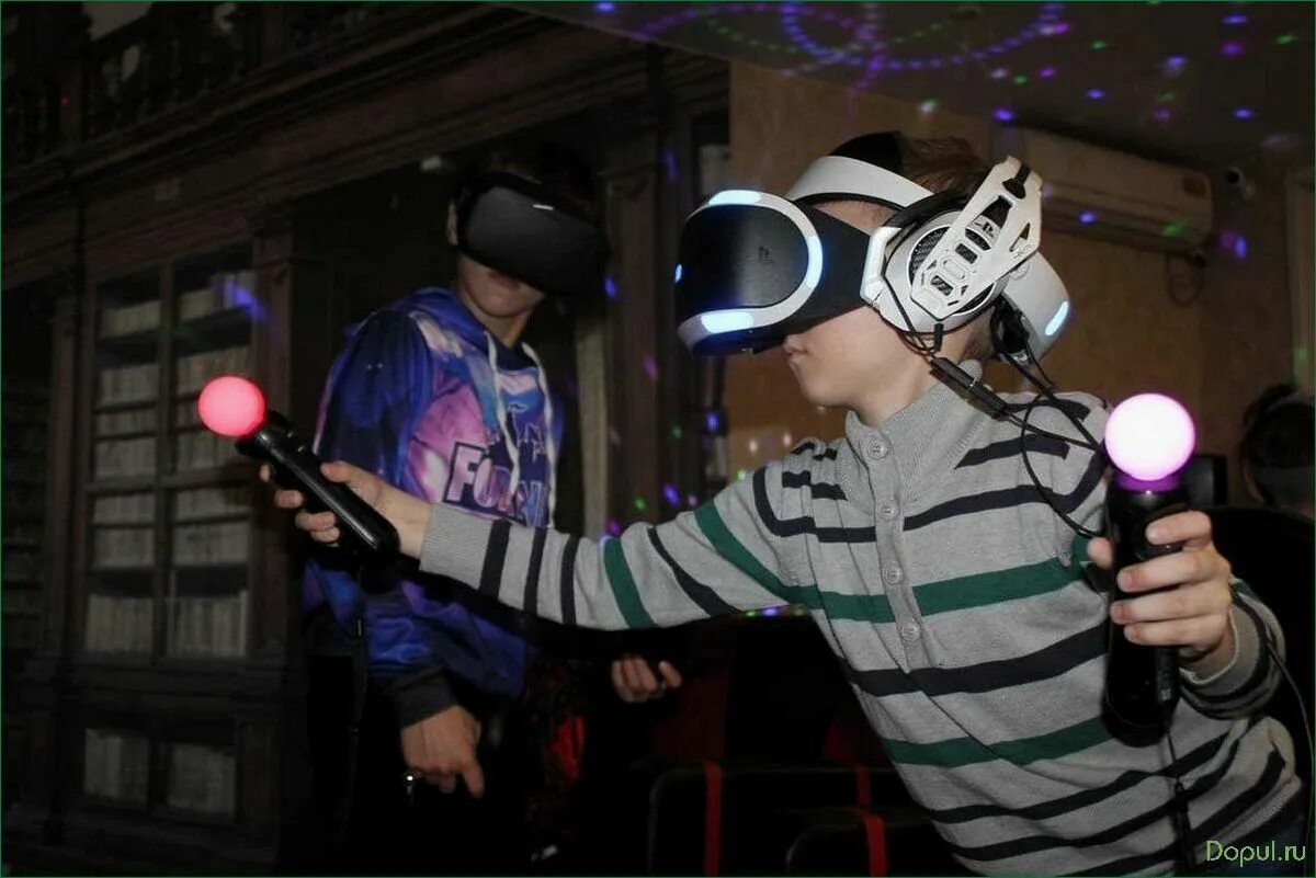 Vr club vrpark. ВР клуб. День рождения VR. Клуб виртуальной реальности VR. День рождения в клубе виртуальной реальности.