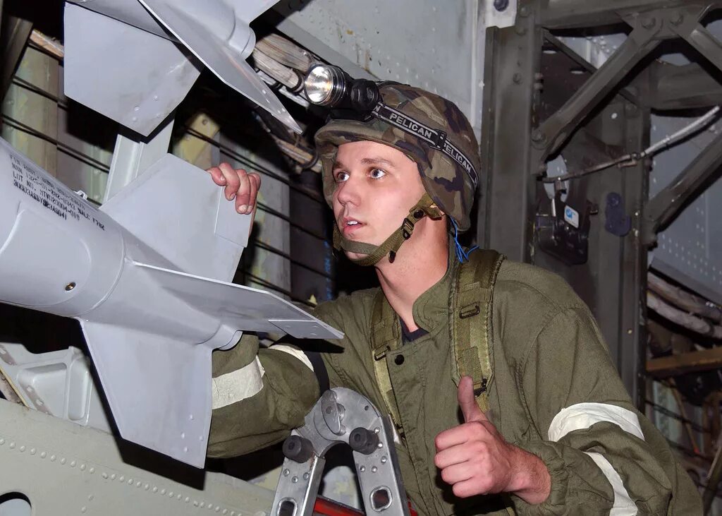 Патрик хигби американские лётчики в сирии. Сержант джон мерилл. Сержант хван. Полковник ввс сша. Us air force colonel laughing.