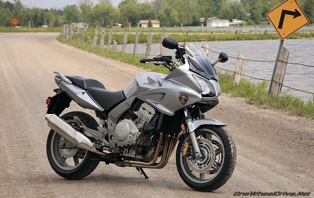 Honda cbf600sa. Honda CBF 1000. Мотоцикл Хонда СБФ 600. Honda CBF 600 S ABS 2010.