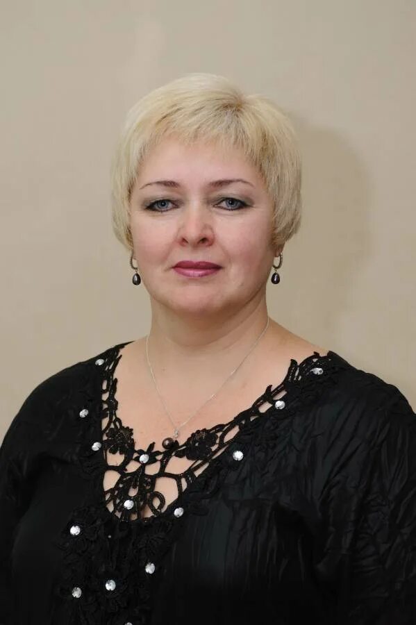 Лариса викторовна директор школы. Афонская якутск директор. Школа 17 ногинск. Падей элеонора николаевна пермь. Школа 17 директор.