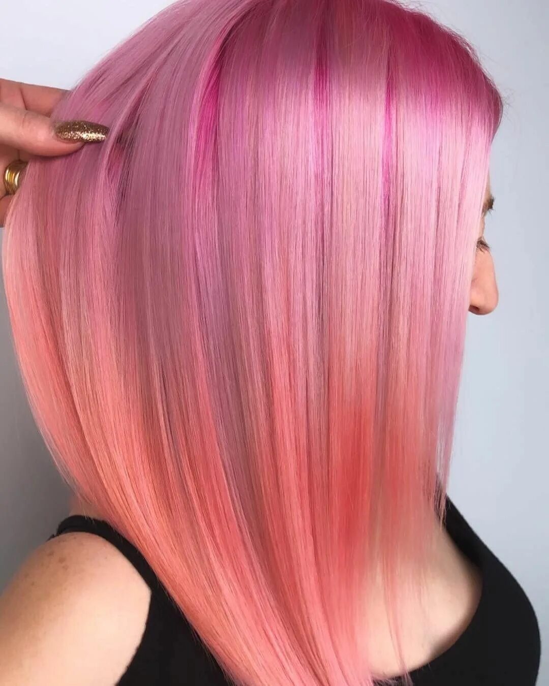 Как сделать розовые волосы. Окрашивание в розовый цвет. Розовые волосы. Бело-розовое окрашивание волос. Покрасить волосы в розовый цвет.