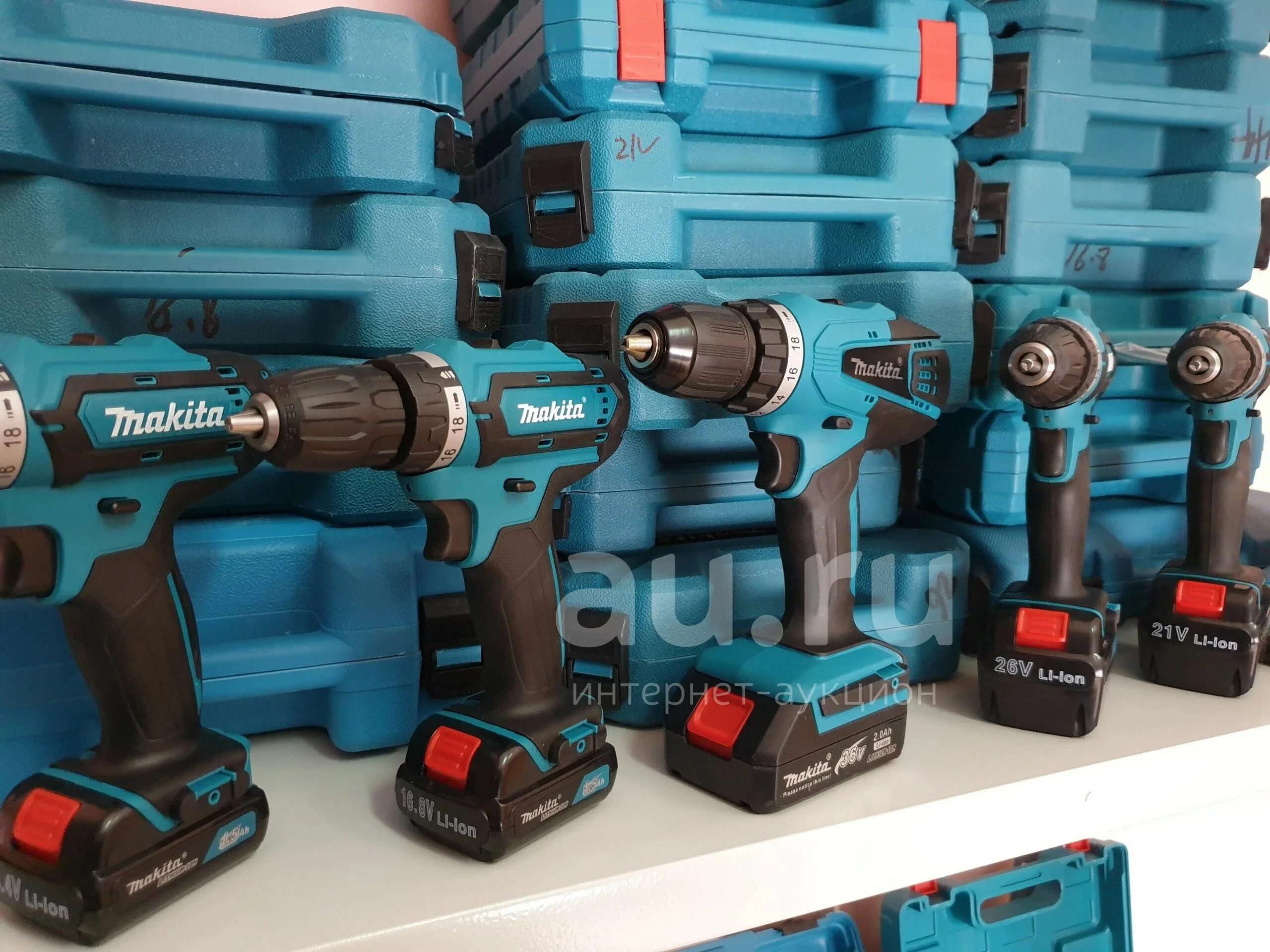 Шуруповерт макита какой лучше. Шуруповерт Makita 38v. Набор Макита шуруповерт и болгарка. Шуруповёрт Makita 21v.38v. Набор инструментов шуруповерт Makita 26v.