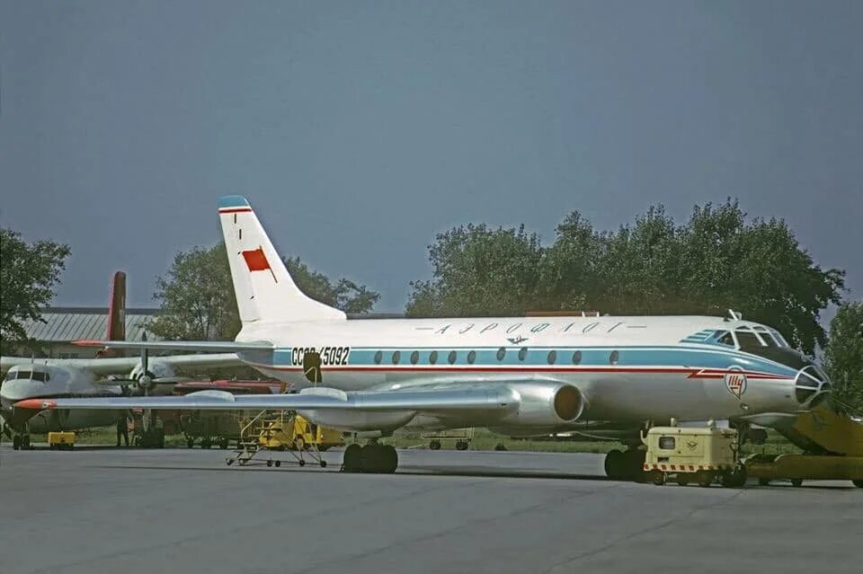 самолет ту 124. самолет ту 124. пассажирский ту 124. ту 104 и ту 124. ту 124 туполева.