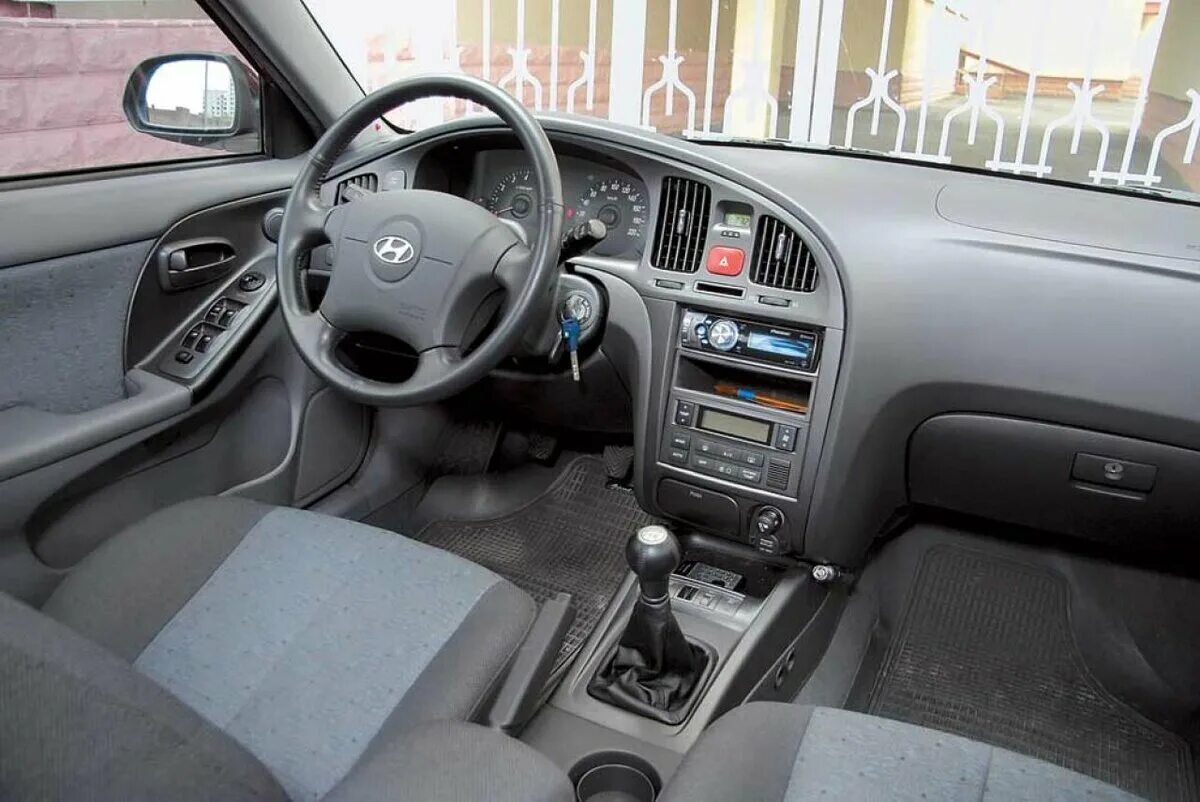 Хендай элантра xd 2005. Hyundai Elantra XD салон 2004. Hyundai Elantra XD 2006 салон. Hyundai Elantra 2005 салон. Хендай Элантра 2004 года.