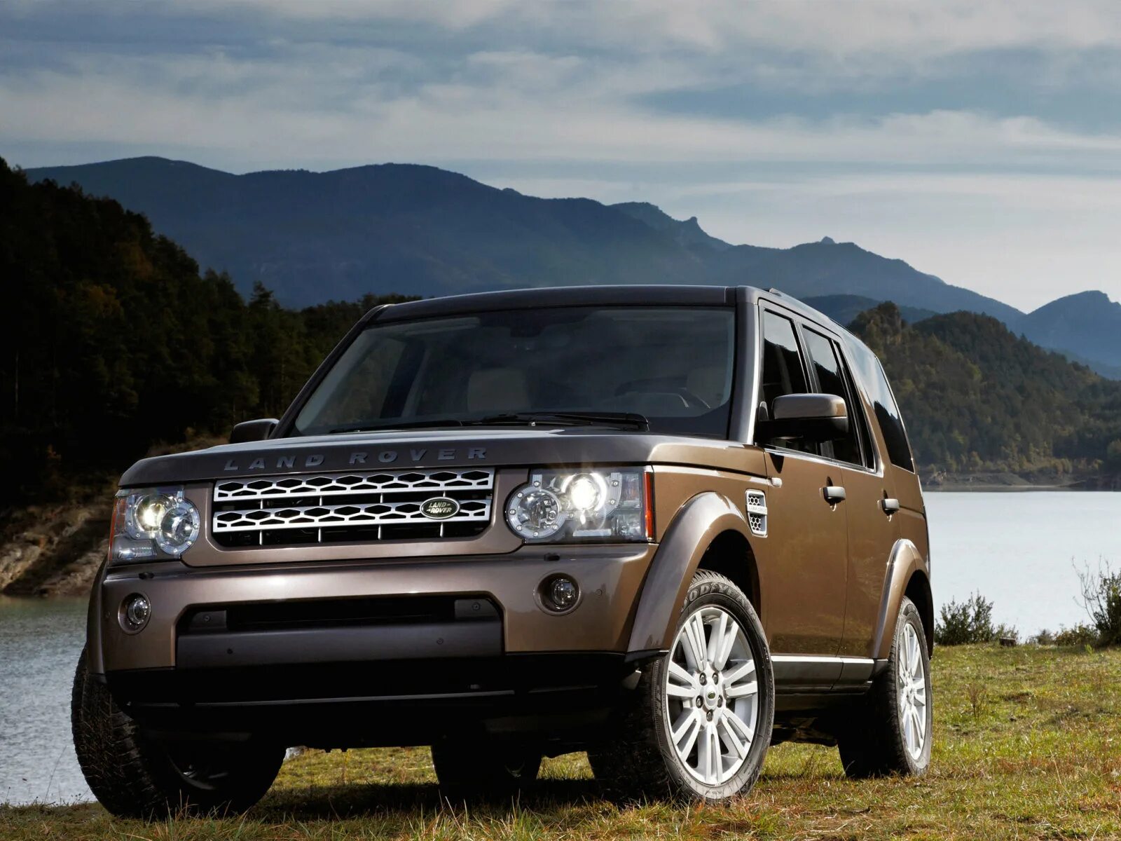 Land rover range rover дискавери. ленд ровер рендж ровер 2011. ланджировер дискавери 4. рендж ровер. лев ленд ровер.