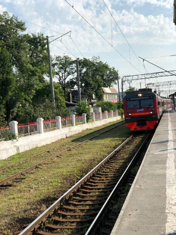 Электричка пятигорск кисловодск. Липецк ессентуки поезд. 049 поезд кисловодск. Вокзал липецк платформа. Липецк ессентуки поезд.