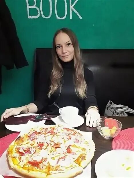 Дзен хозяйка дома. Дзен хозяйка дома. Дзен хозяйка дома. Уставшая женщина на кухне. Женщина убирается в доме.