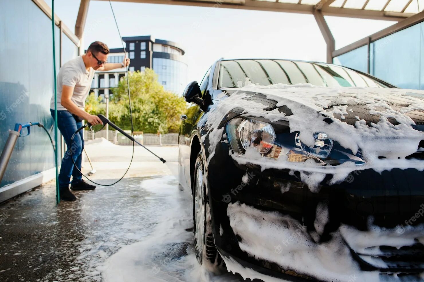 Мойка машины. Ручная мойка для автомобиля. Car Wash автомойка. Профессиональная мойка автомобиля. Мыть машину на участке можно