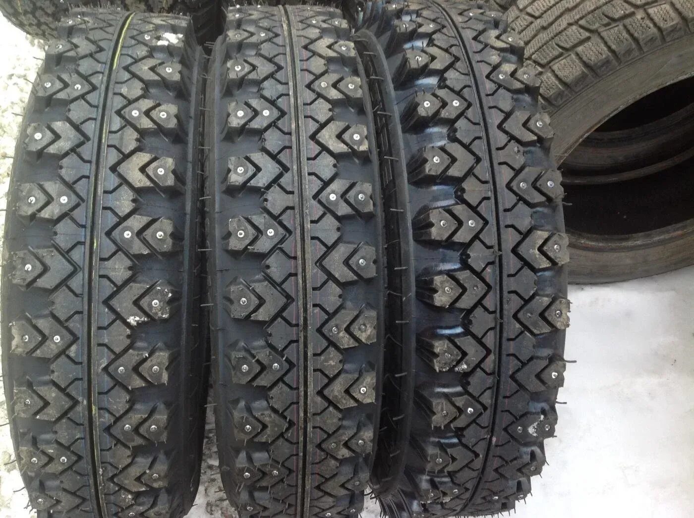 Нива шипы. Шины mt r16 шипованная. Нива шипы. Нива шипы. Кама 515 205/75 r15.