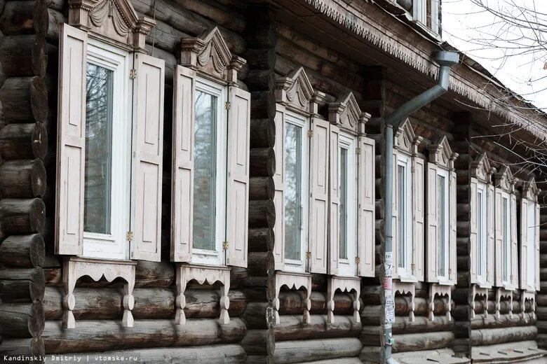 Реставраторы деревянное зодчество. Томск деревянное зодчество. старинные дома томска. деревянная архитектура томска. дом 2013 года постройки.