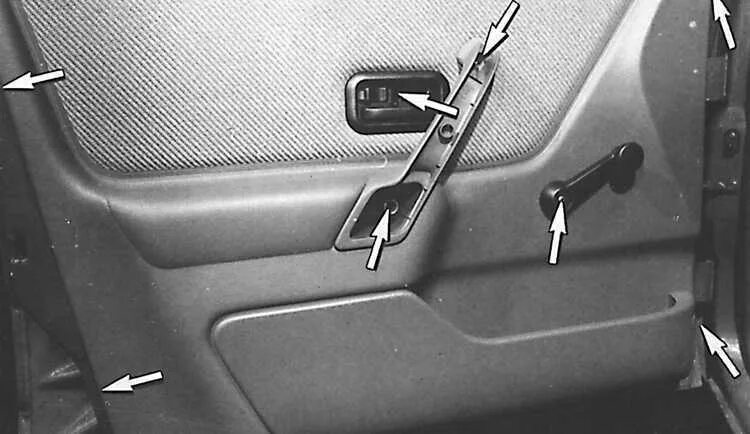Открыть двери форд транзит. Дверная карта 5 двери Форд Фьюжн. Ford Transit ручка обшивки двери внутренняя верхняя. Замок водительской двери Форд фокус 2. Снятие дверной обшивки Форд Транзит 2006.