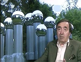 Помнит дату первого