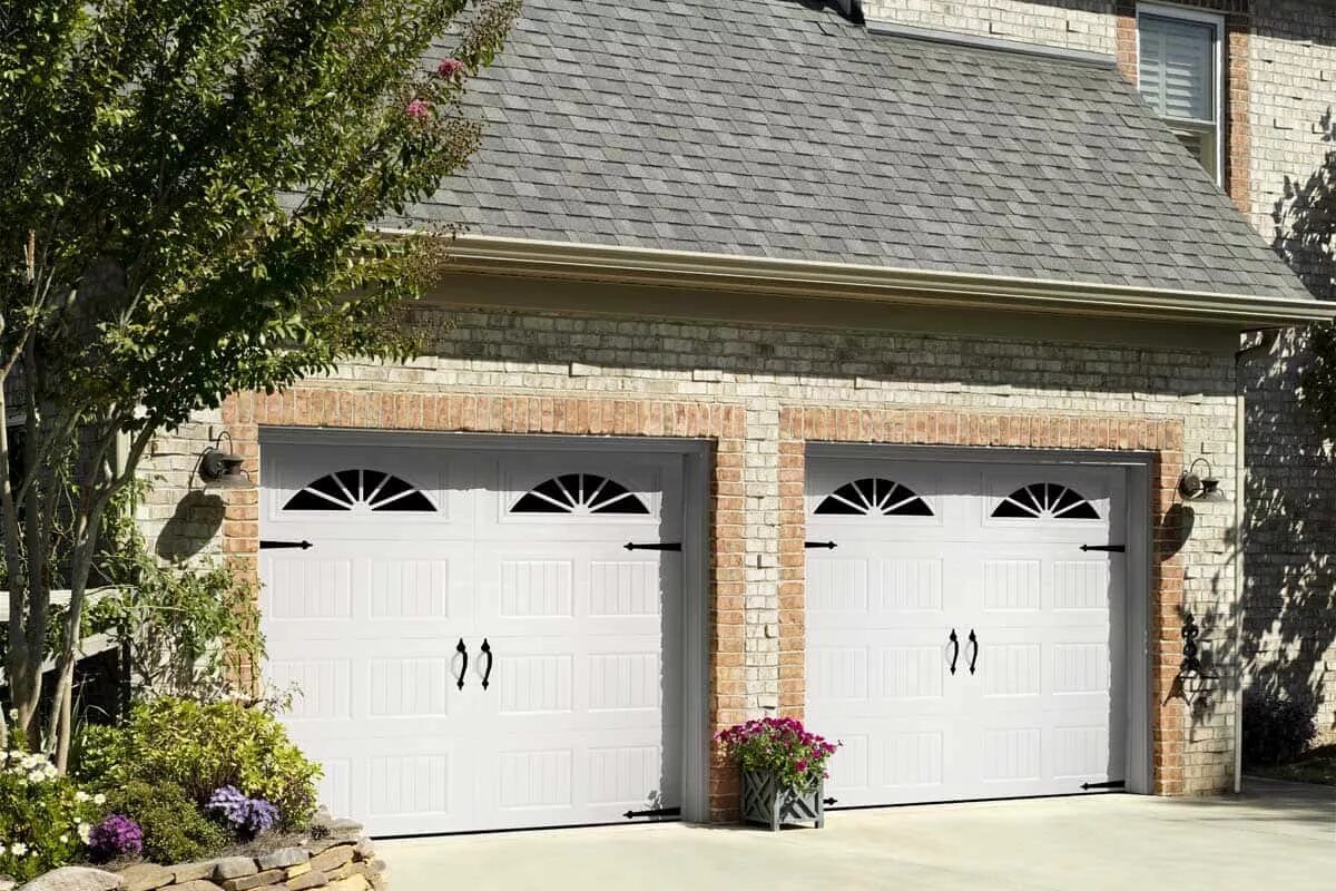 Timber garage doors essex park. Сему гараж. Сему гараж. Гараж внутри россия. Гараж в сером цвете.