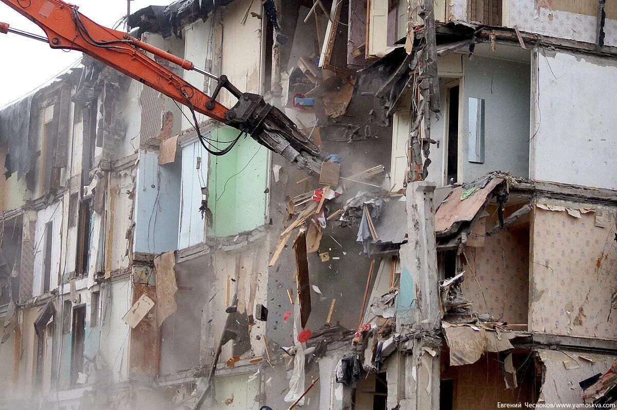 Тема сносом. Тема сносом. Снос домов ковш. Тема сносом. Экскаватор для сноса.