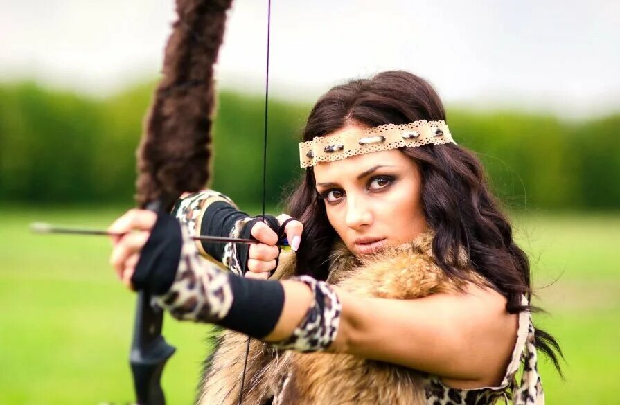 Амазонки с луками. Амазонка гладиатрикс королева. Женщина воин какая. Женщина воин фэнтези. Тамбаки амазонка.