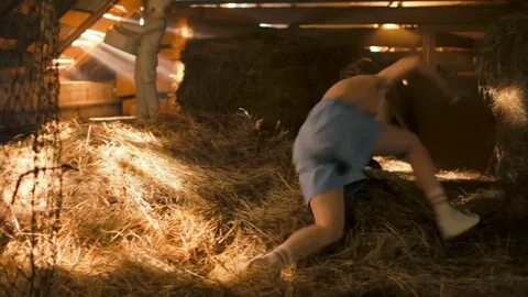 Засвет груди Валентины Ляпиной из сериала "Юность" 