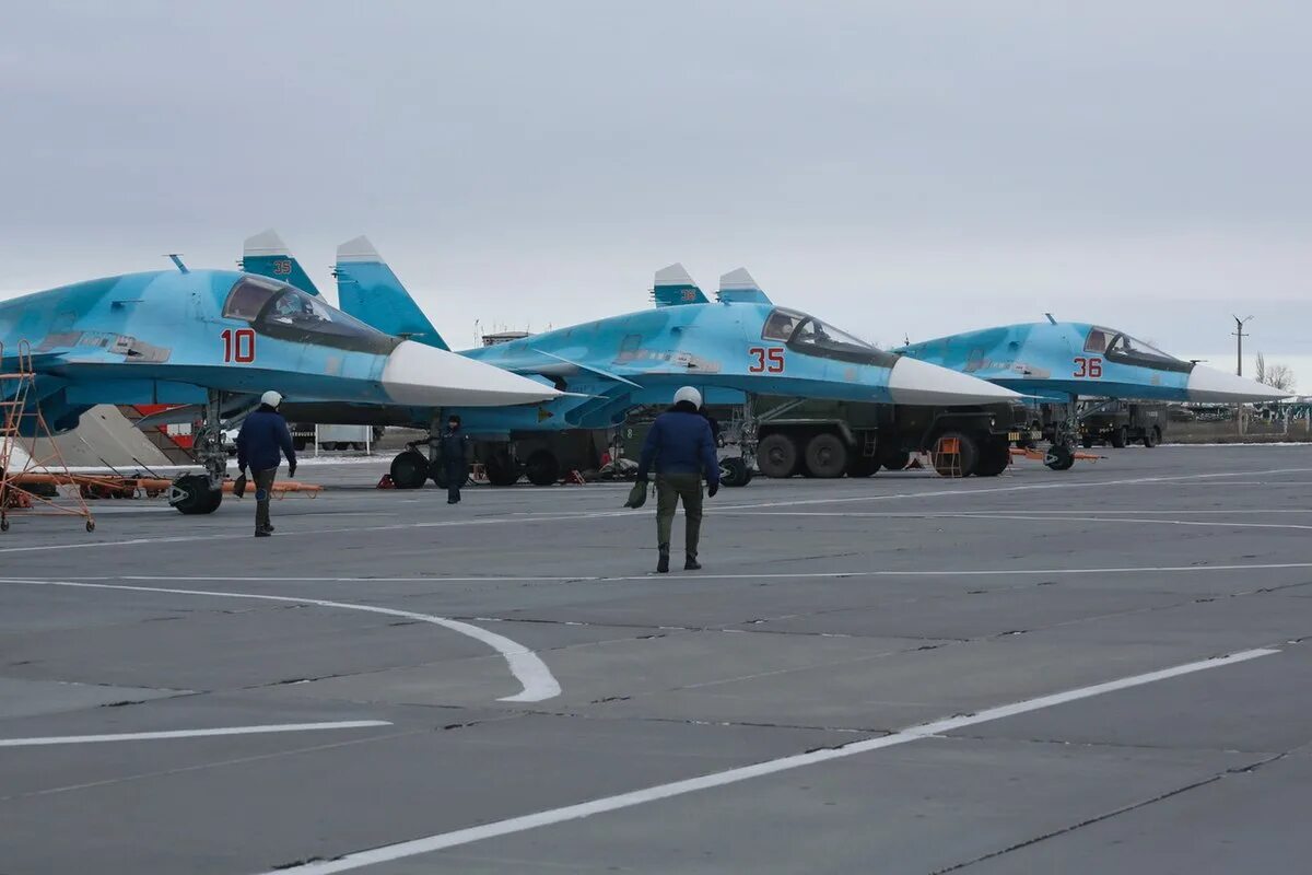 Су-34 морозовск. Ростовский аэродром морозовск. Су 34 ейск. Ан-12-аэропорт-ростов-на-дону. Су-34 морозовск.