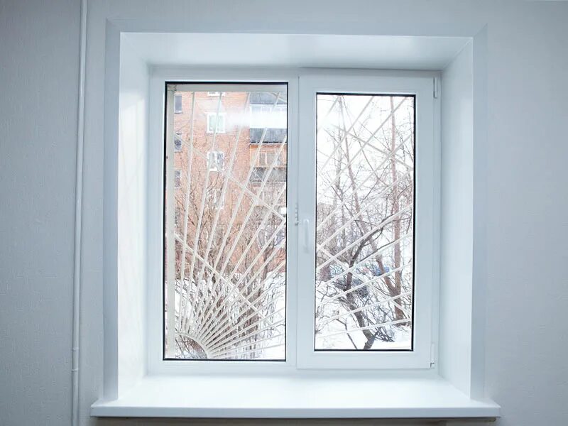 Окно пластиковое msk oknaidveri ru. Пластиковое окно. Отделка откосов окон. Откосы для пластиковых окон. Пластиковое окно изнутри.