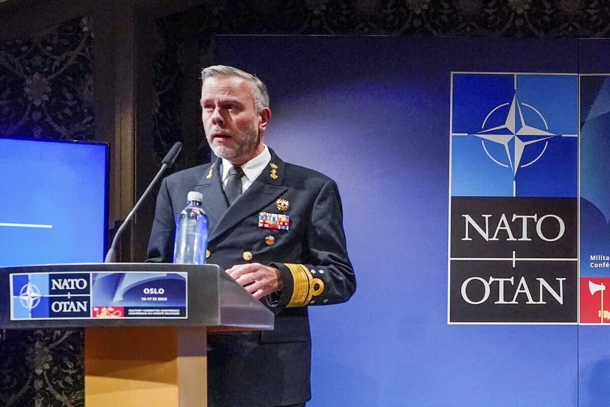 Глава военного комитета нато бауэр. Боб Бауэр Адмирал НАТО. Боб Бауэр НАТО.