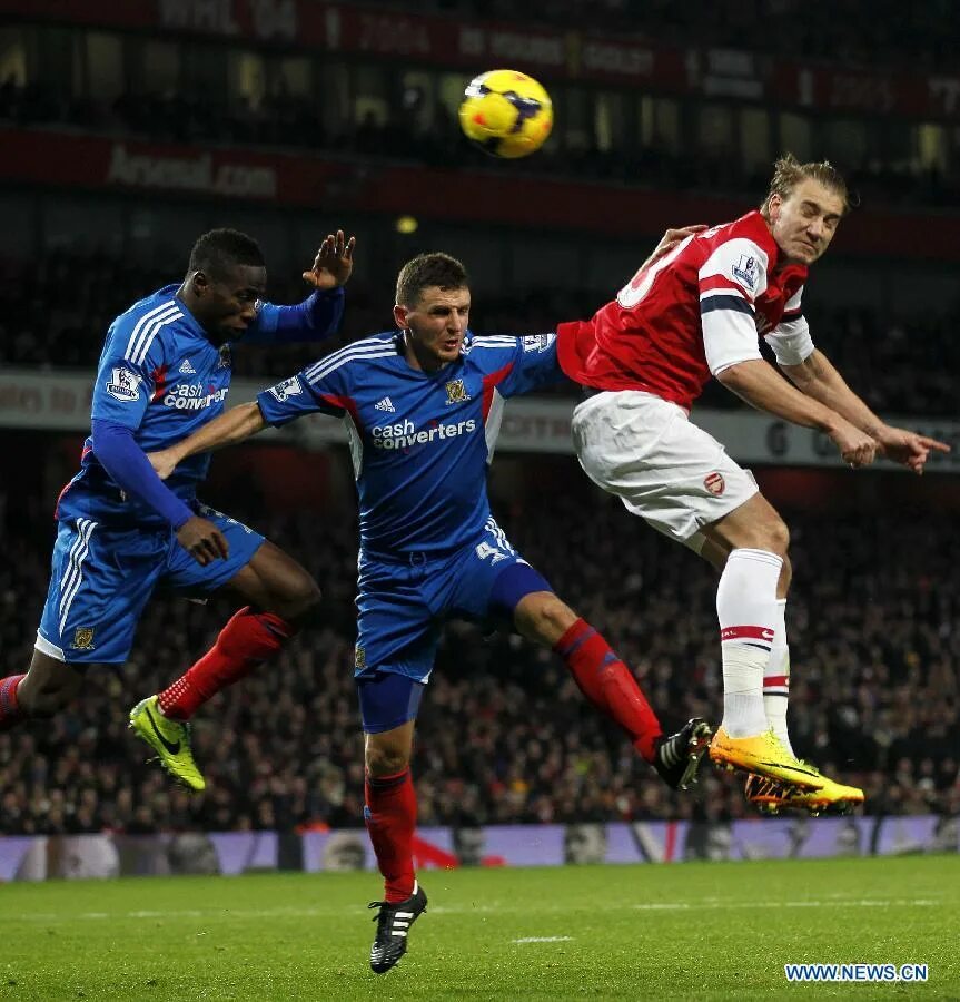 зенит рпл. футбольная премьер. локомотив зенит 1 1 2019. арсенал лондон 2010. футбол россии рпл.