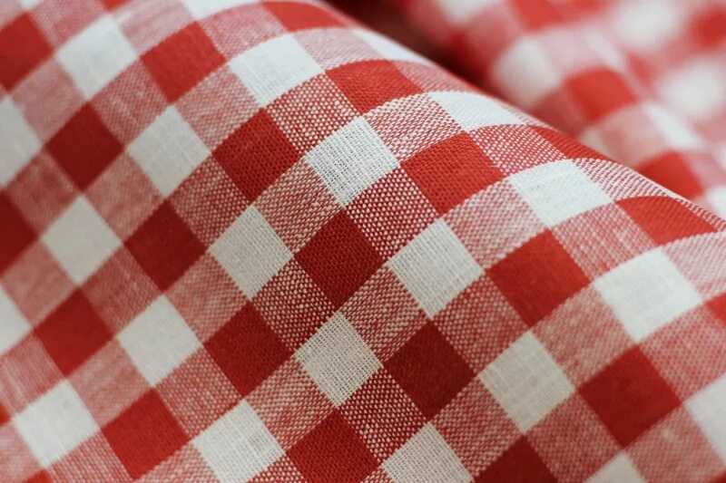 красно белая ткань