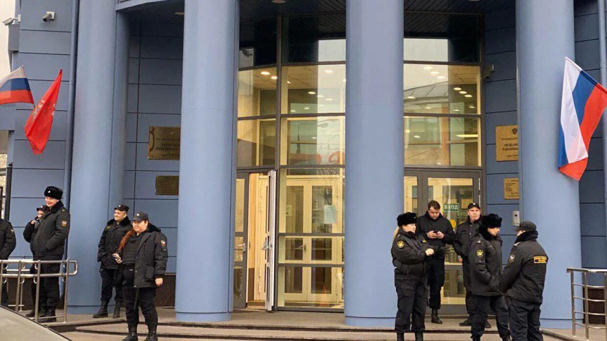 Красногвардейский суд крыма сайт. Заминировали суд. Московские суды эвакуировали. Заминировали здание в Москве. Заминированы суды СПБ.