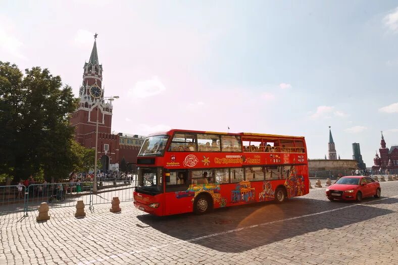 Автобус City Sightseeing Москва. City Sightseeing Moscow автобус. City Sightseeing красная площадь. Экскурсия в Москве на двухэтажном автобусе обзорная.