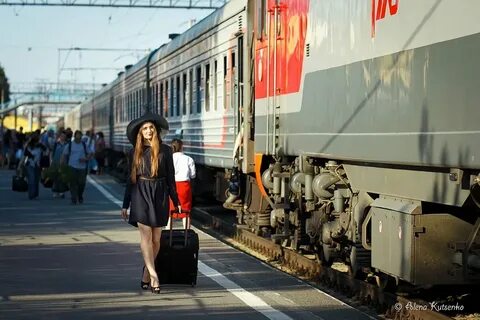 На станции стоят три