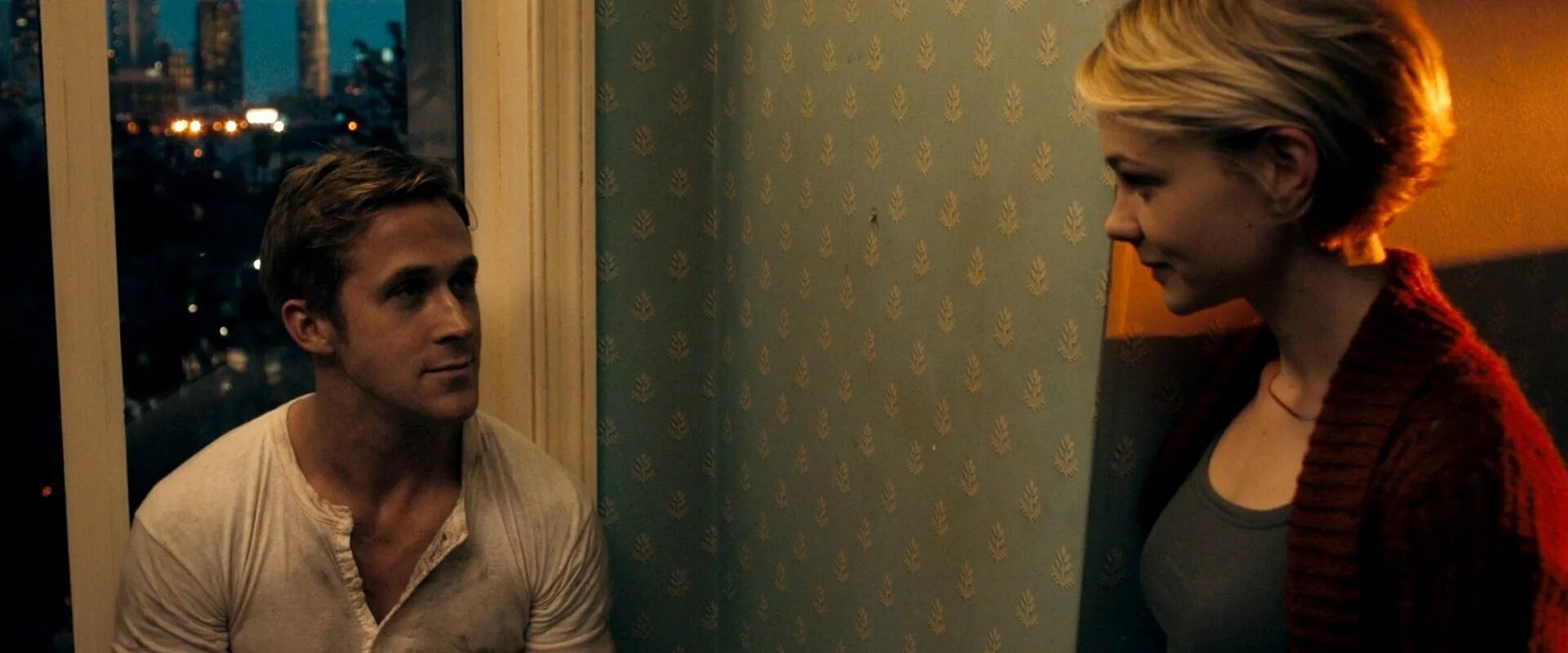 Соответственно 2011. Кэри маллиган drive 2011. фильм драйв 2011 райан гослинг. кэри маллиган и райан гослинг фильм. гослинг райан томас в фильме драйв.