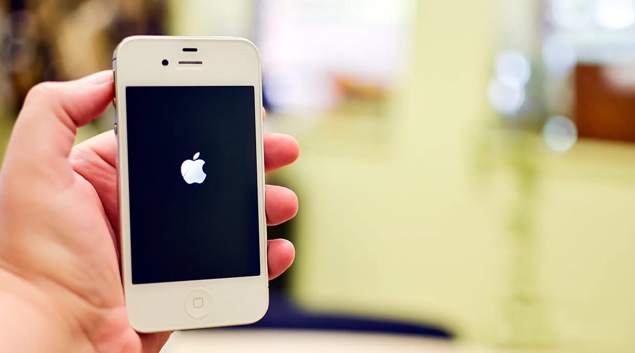 Айфон 4 помощь. Айфон включается. включение iphone. айфон выключается. экран включения эпл.