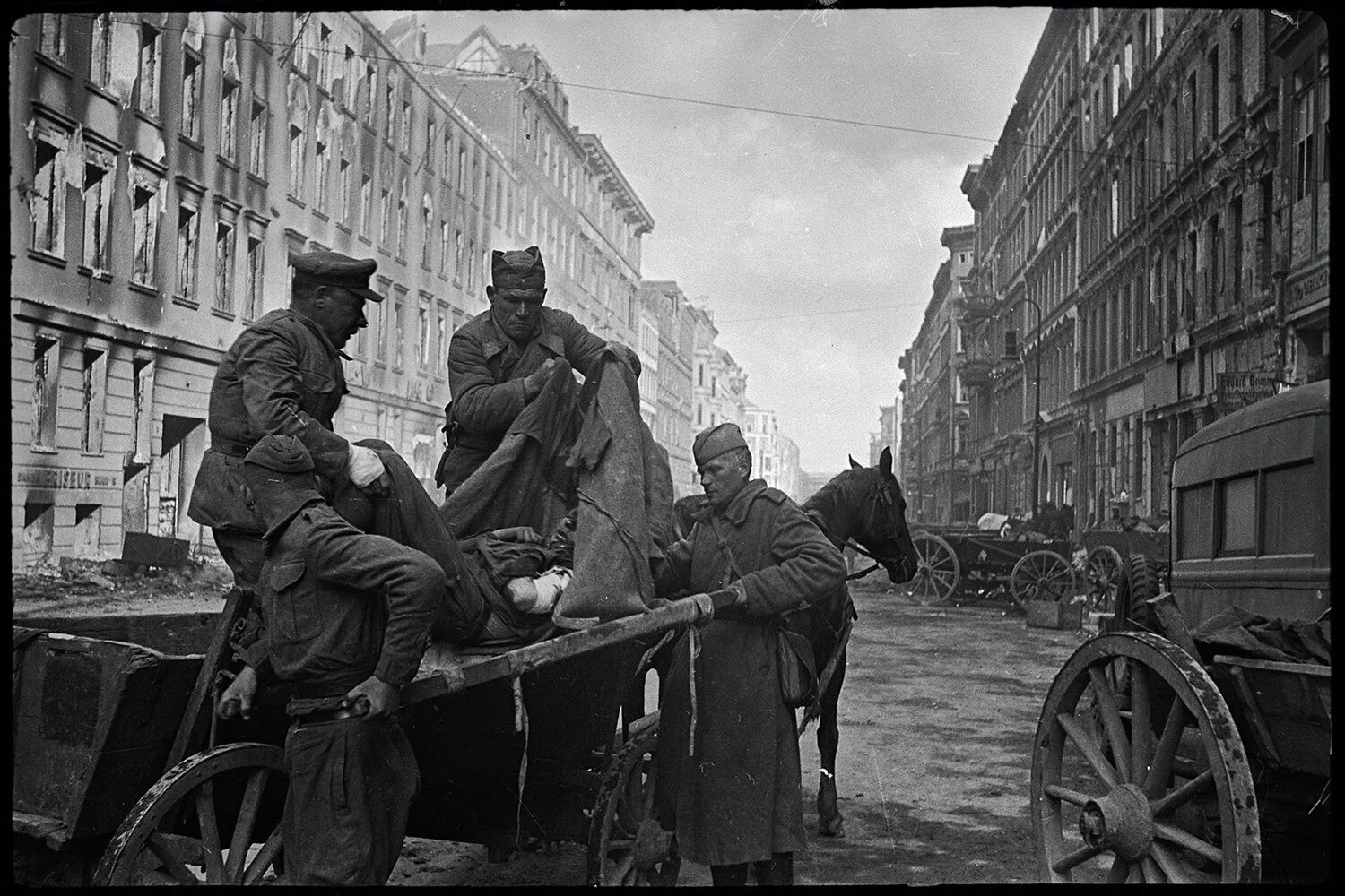 Фотографии великой отечественной войны 1945. Вторая мировая война 1941-1945. Фронтовой архив военного фотографа Валерия Фаминского. Великая Отечественная война Берлин 1945.