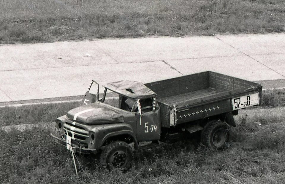 Теста грузовик. ЗИЛ-130 грузовой. ЗИЛ 130 1962. ЗИЛ 130 испытания. ЗИЛ-133 грузовой автомобиль.