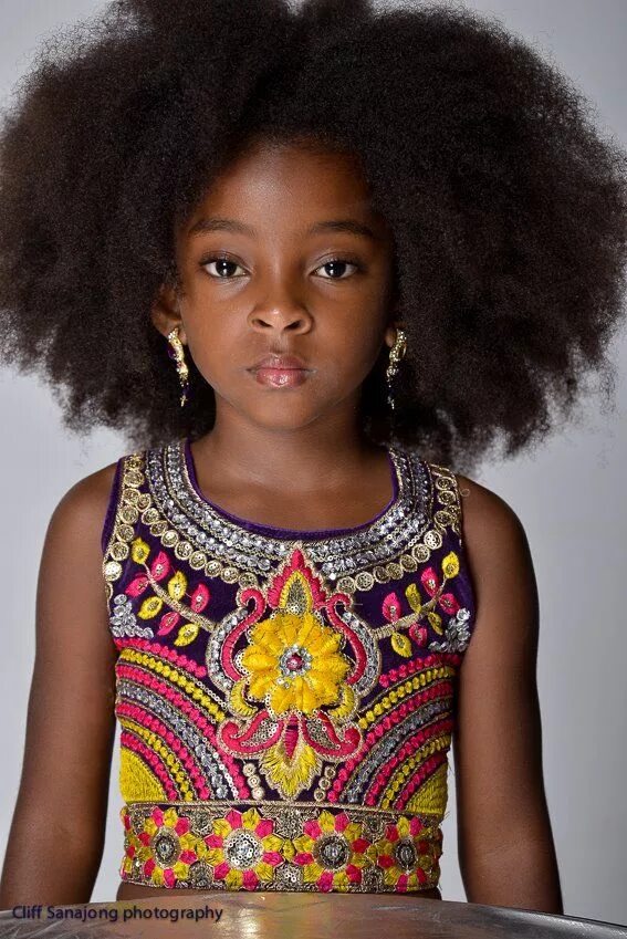 Маленькие темнокожие. Африканские девочки. Красивая Африканская девочка. Девочка африканка. Красивые африканские девушки.