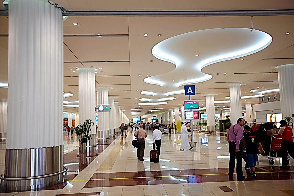 Бизнес залы аль мактум. Аль-Мактум аэропорт Дубай. Аэропорт DWC Дубай. Аль-Мактум аэропорт Дубай внутри. Новый аэропорт в Дубае Аль Мактум.