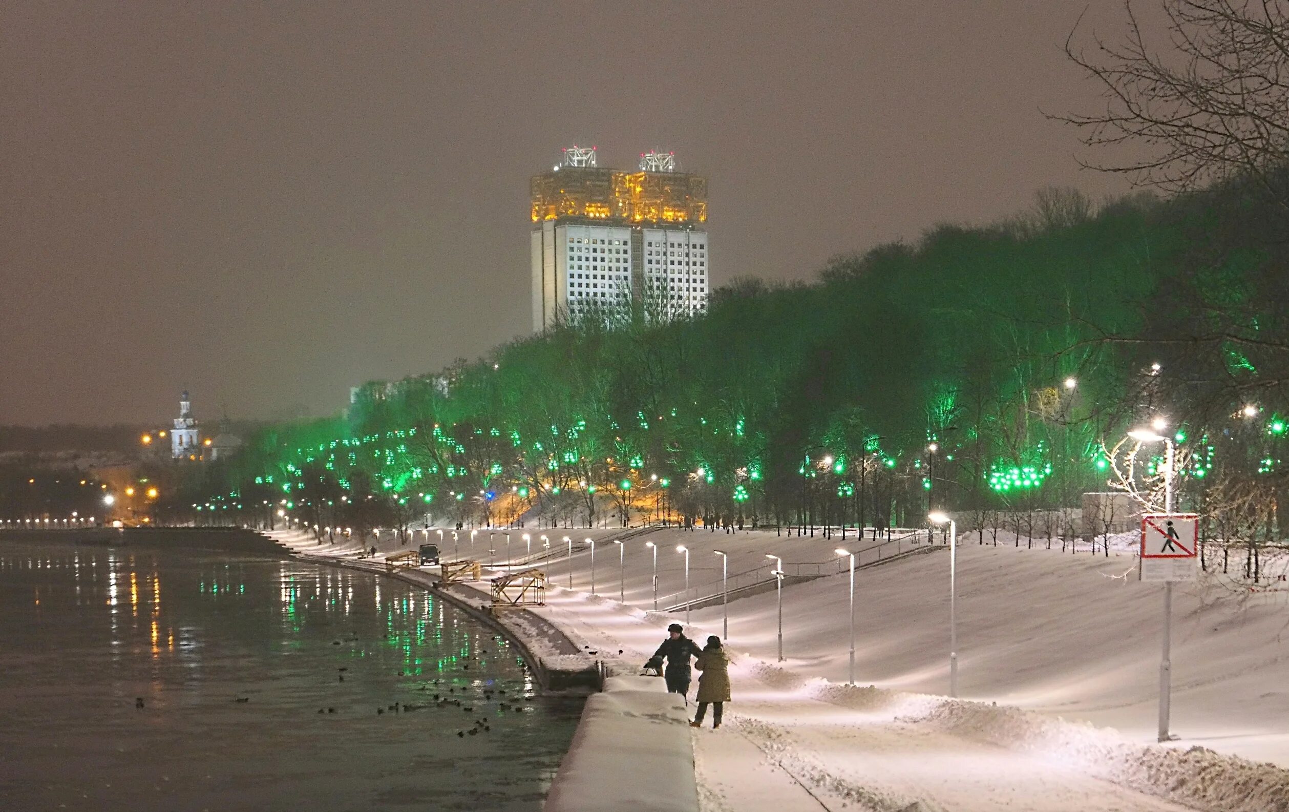 воробьёвы горы москва зимой. зимняя москва воробьевы горы 2024. горнолыжный комплекс воробьевы горы. воробьевы горы зимой 2024. смотровая площадка мгу 31 декабря.