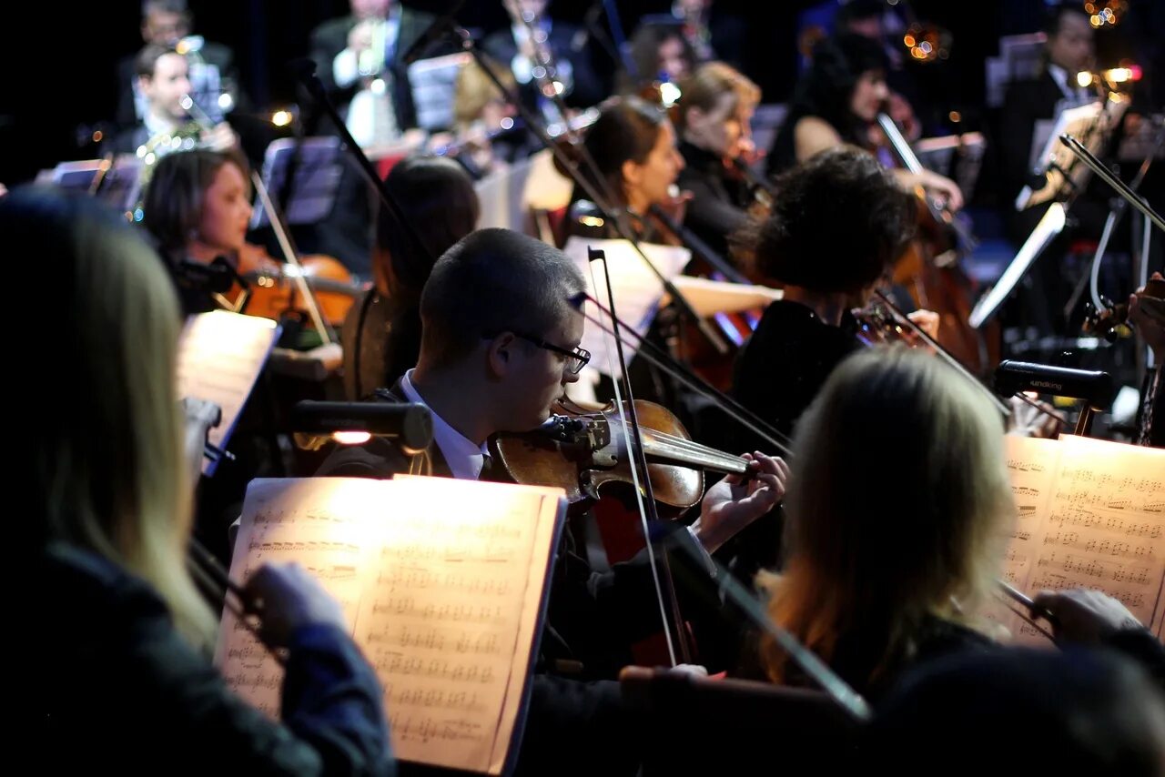 концертный зал красная 5 краснодар афиша. камерный оркестр краснодар. альфред краснодар филармония. эстрадный гала концерт. мкц краснодар органный зал.