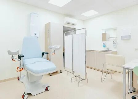Кабинете гинеколога врач