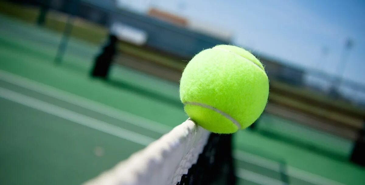 Теннисный мяч. Первый теннисный мяч. Мячик для тенниса. Старинный теннисный мяч.