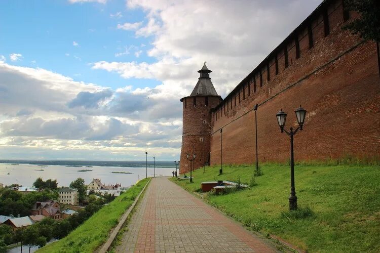 Нижний подходить. Парк 800-летия нижнего новгорода нижний новгород. Платья для типа фигуры перевернутый треугольник. Нижний новгород 4к. Города россии нижний новгород.
