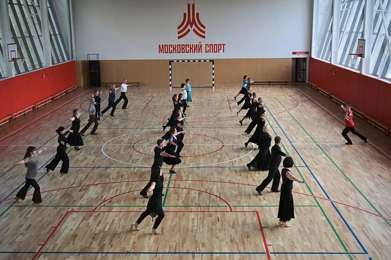 Республика саха якутия фото. Распродажа в триумфе омск декабрь 2022. Триумф якутск. Клименко обнинск плаза. Дмитрий гутов фото с выставки женских ног.