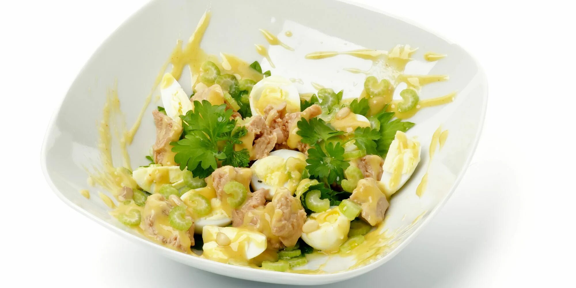 Салат печень трески с яйцами и сыром. Салат печень трески перепелиные яйца. салат с печенью трески и перепелиными яйцами. салат с печенью трески и яйцом. салат с треской и яйцом.