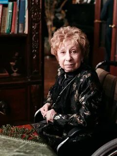 Национальность лии ахеджаковой