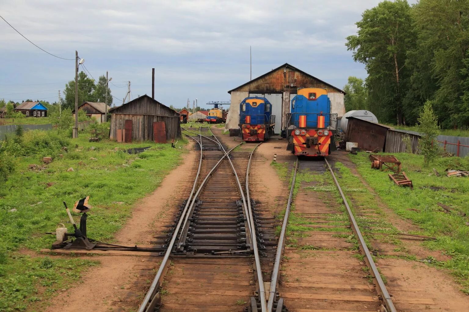 Вохтога Монзенская железная дорога. МОНЗАЖЕЛТРАНС Вохтога. Депо Вологодская область. Депо Вохтога.